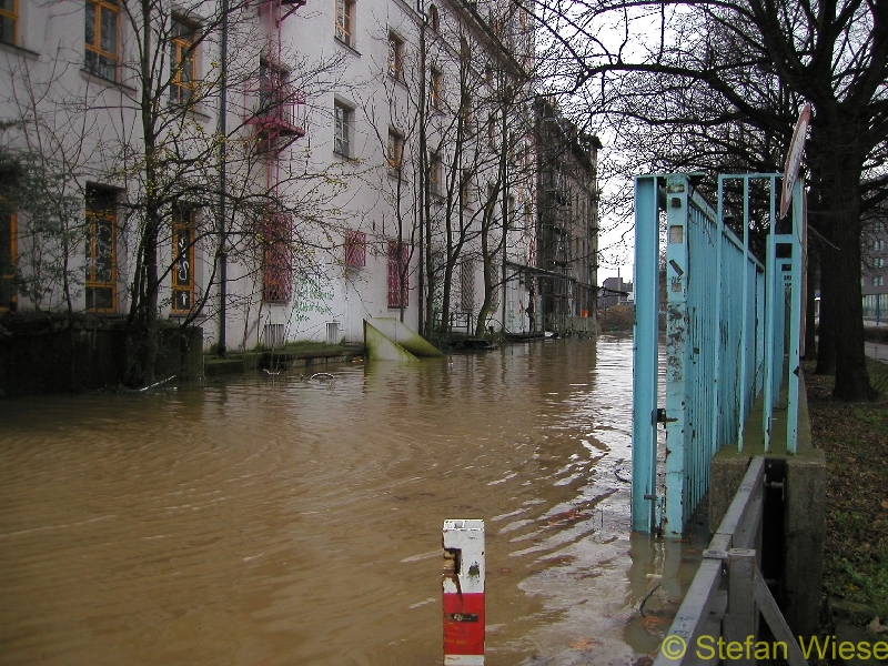 Koeln: Hochwasser Jan 2003 (in der Naehe des Schokoladenmuseum)