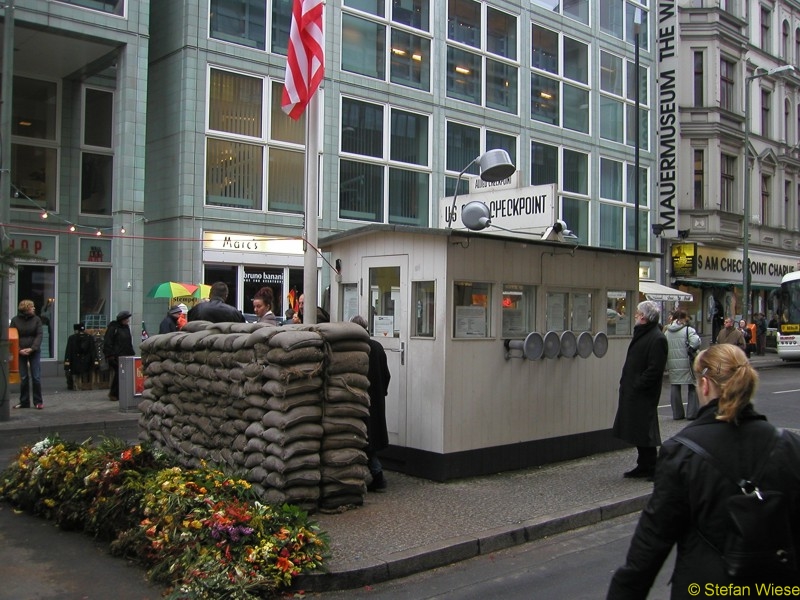 Berlin: Checkpoint Charlie (Checkpoint Charlie Haeuschen)