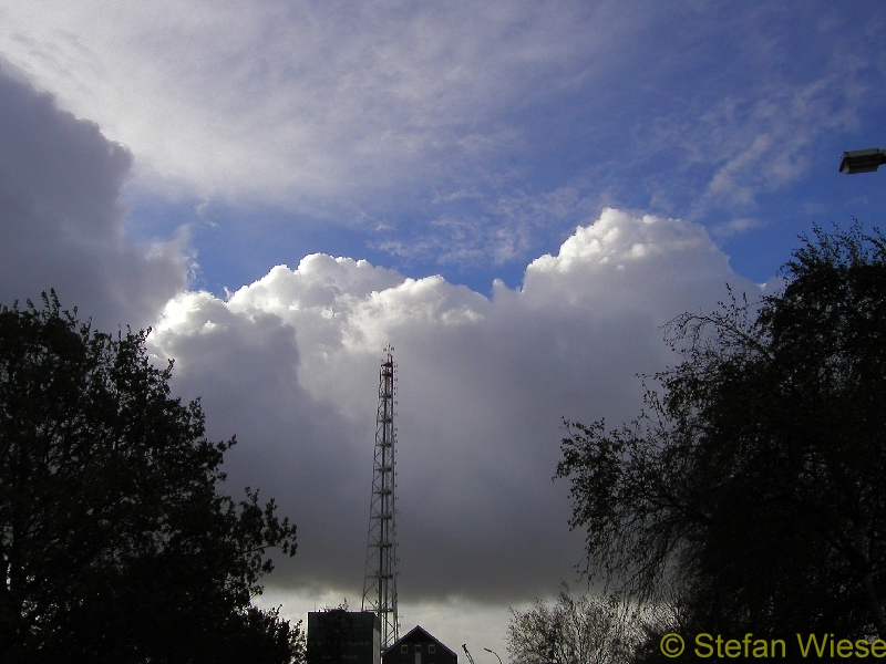 Cuxhaven (Funkturm in den Wolken)