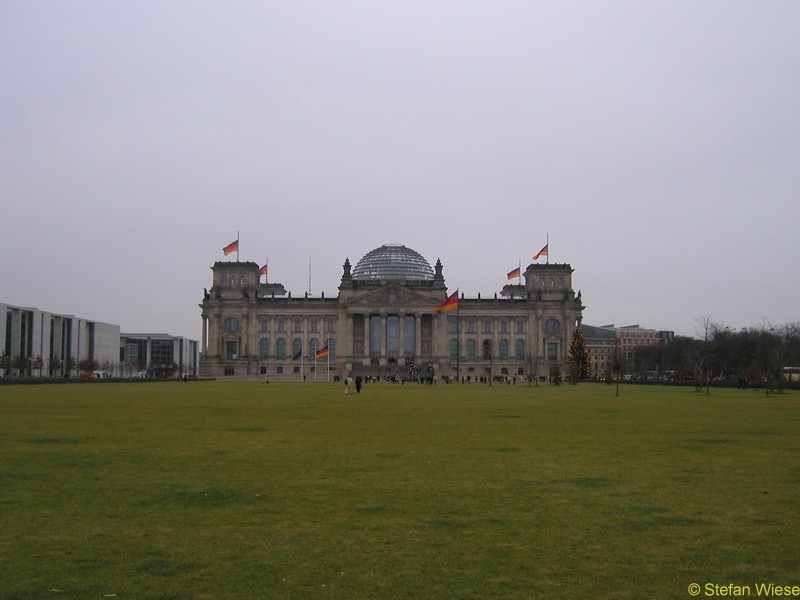 Berlin: Reichstag-Regierungsviertel (Reichstag mit Park)