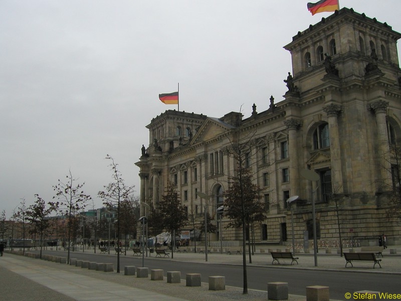 Berlin: Reichstag-Regierungsviertel (Ostseite des Reichstags)