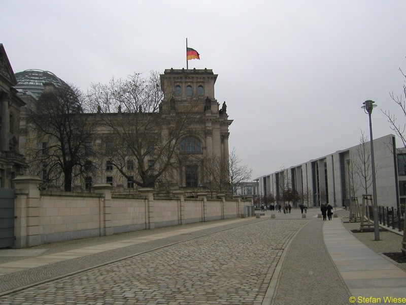 Berlin: Reichstag-Regierungsviertel (Ostseite des Reichstags)