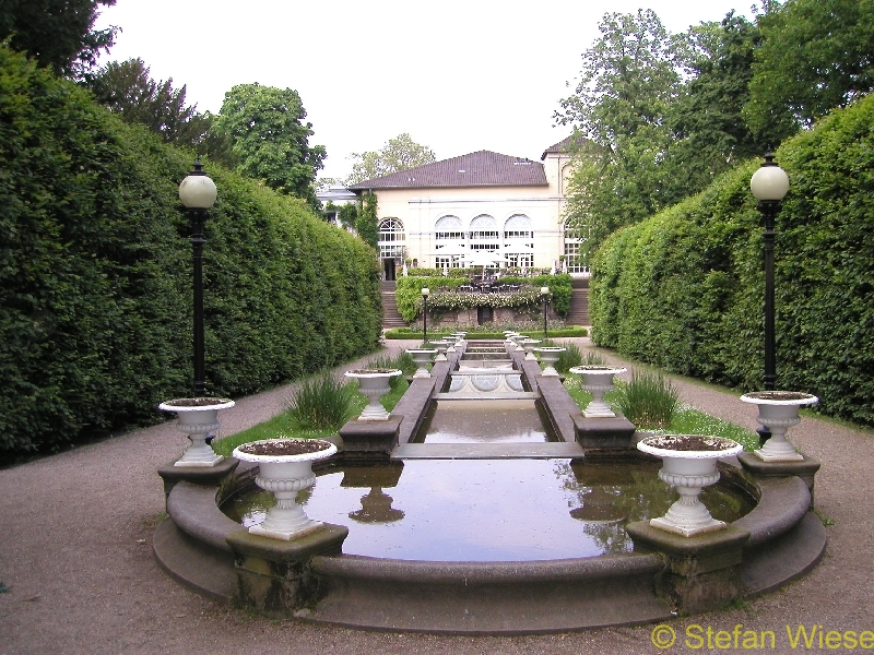 Koeln: Flora (Brunnenanlage im Herbst)