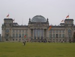 Berlin: Reichstag-Regierungsviertel (Reichstag mit Park)